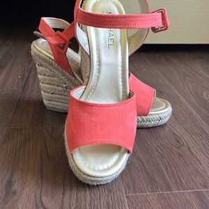 Platforms with straps